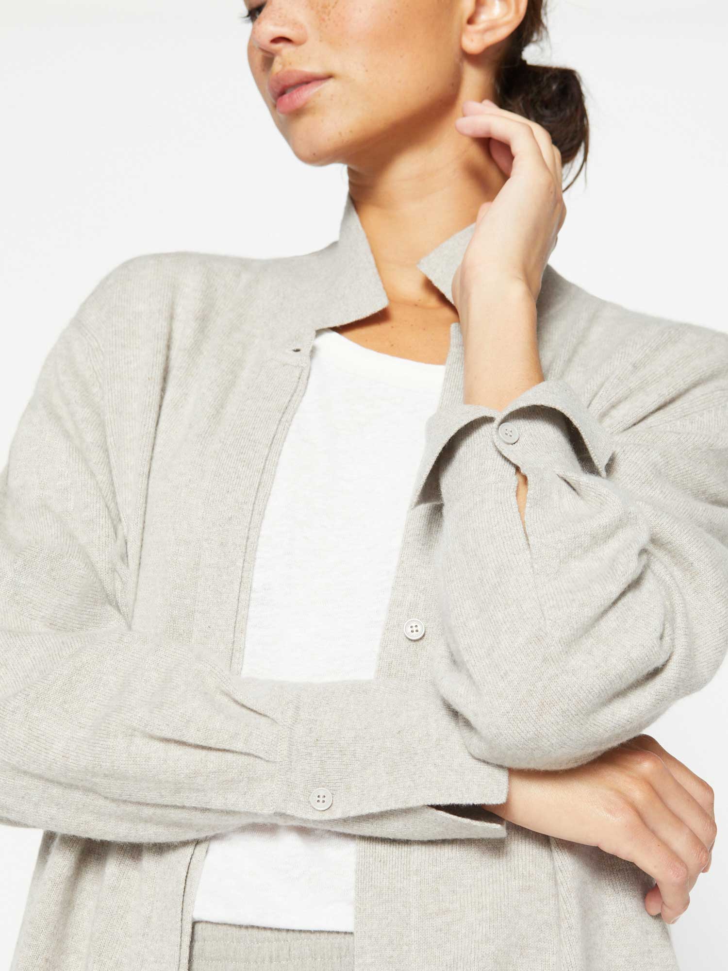 Andre-Luxe-Cashmere-Shacket_LUX3697_Lt.Chia-Melange_8_9f424f8e-12be-456b-9205-73ce7f8bf876.jpg