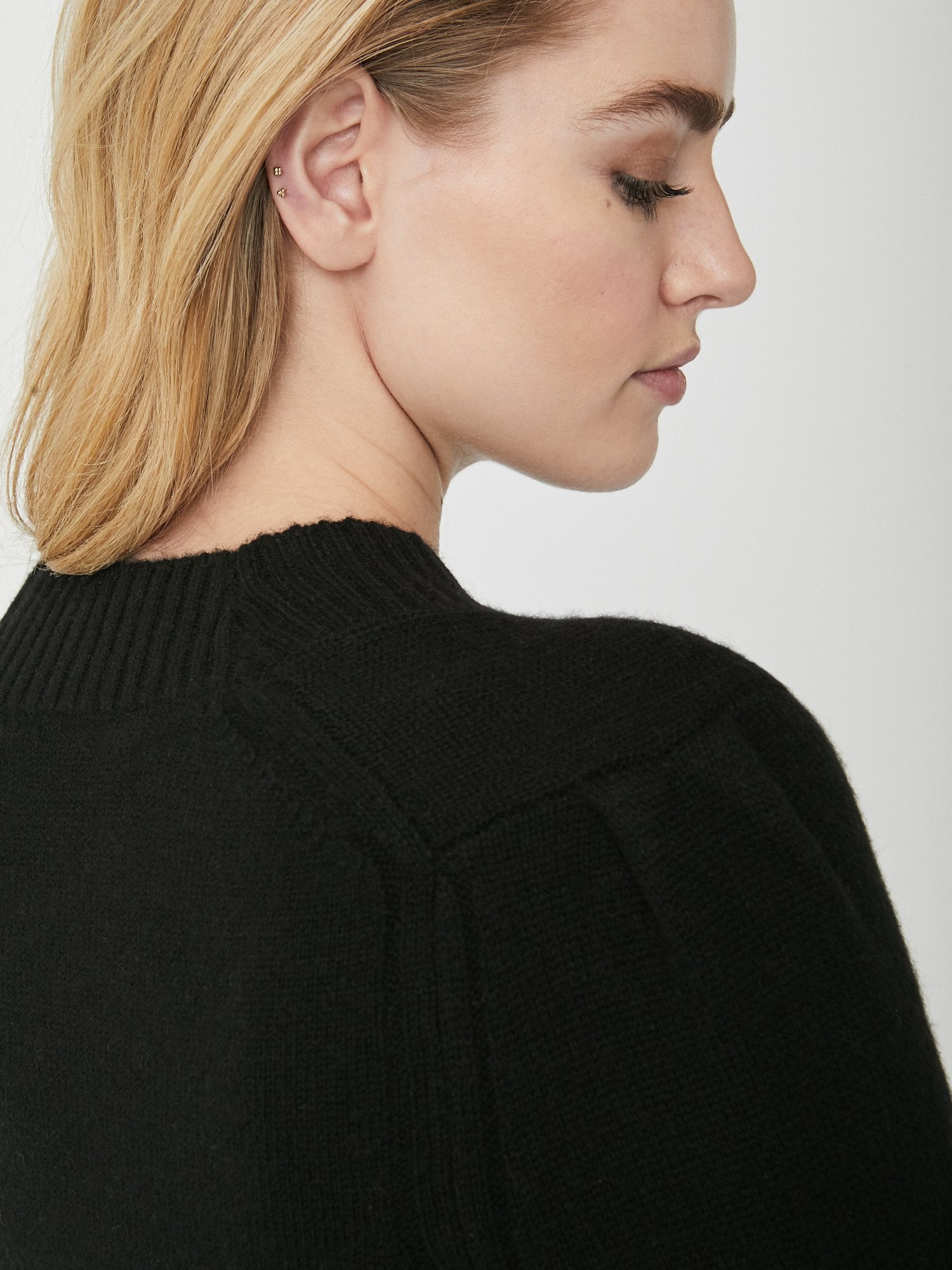CORE__ETONLAYEREDCREWLOOKER_JER3441_BLACKONYXWWHITEUNDERLAYER_0382.jpg