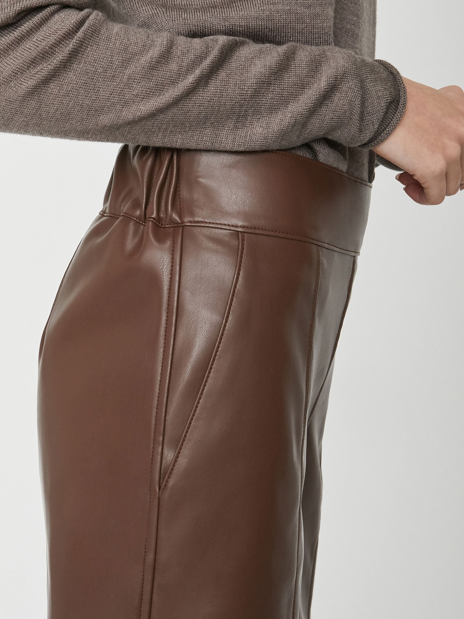 CORE__FRIDA-CROPPED-PANT_PUL3384_CHAR-BROWN_5.jpg
