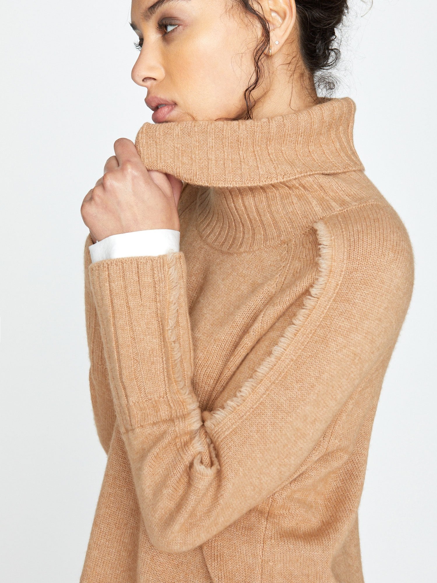 Core-_Jolie-Fringe-Looker_Jer3438_Camel-W-White-_1.jpg