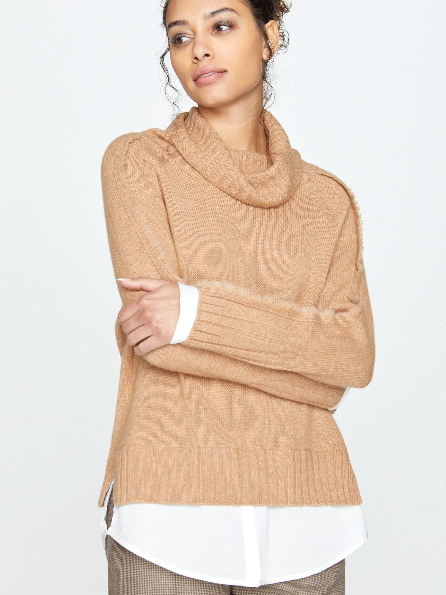 Core-_Jolie-Fringe-Looker_Jer3438_Camel-W-White-_2.jpg