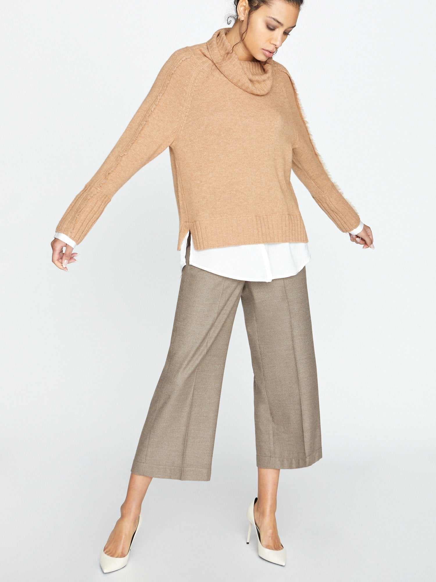 Core-_Jolie-Fringe-Looker_Jer3438_Camel-W-White-_5.jpg