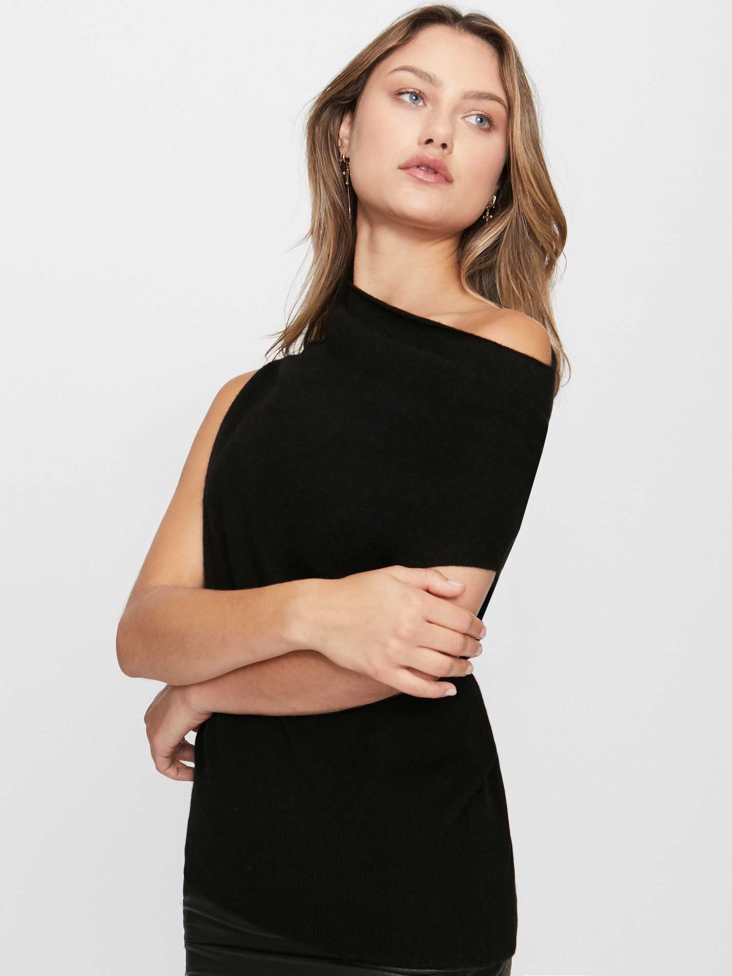 DEL-1_LORI-SLEEVELESS-TOP_LUX3492_BLACK-ONYX_4.jpg