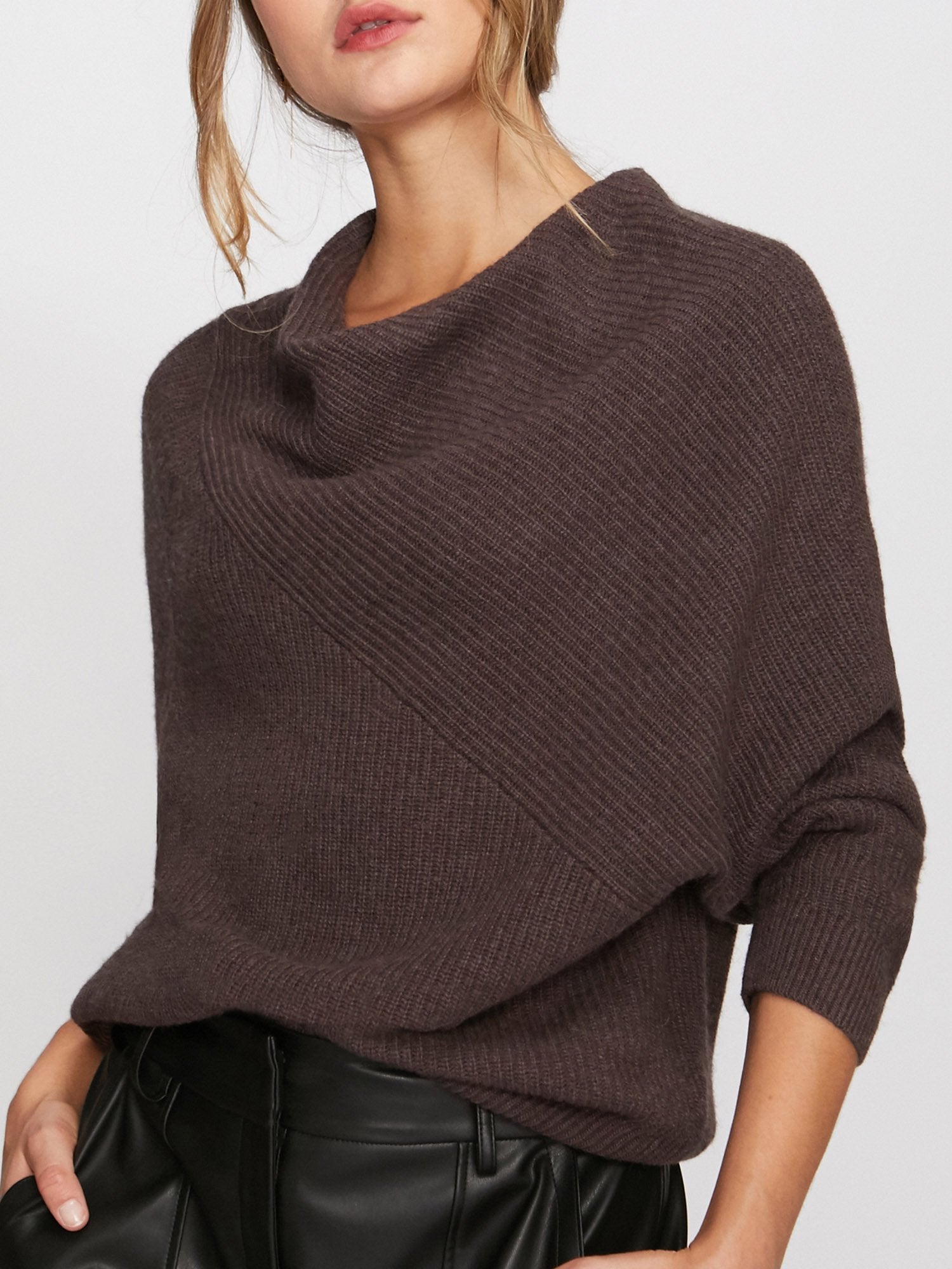 RESHOOT_LEITHSWEATER_FVA3110_CHARBROWNMELANGE_1_CROPPED.jpg